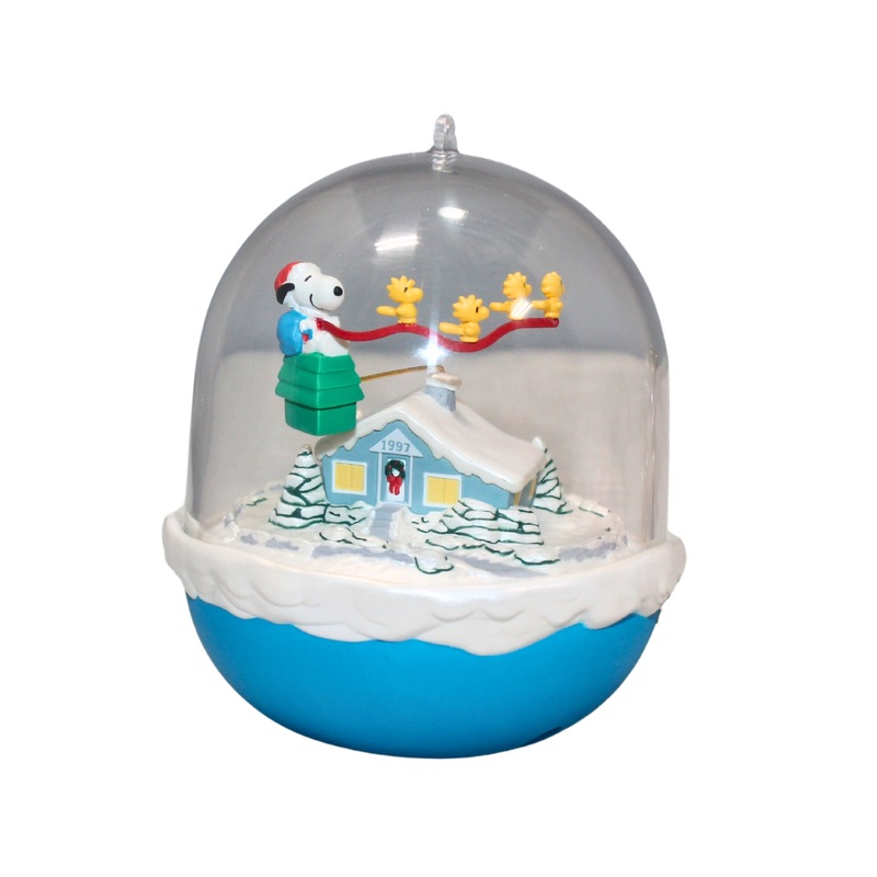 Hallmark Ornament: 1997 Snoopy Plays Santa | QLX7475