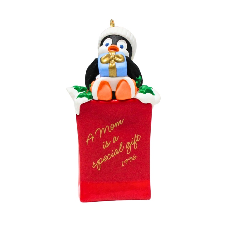Hallmark Ornament: 1996 Mom | QX5824