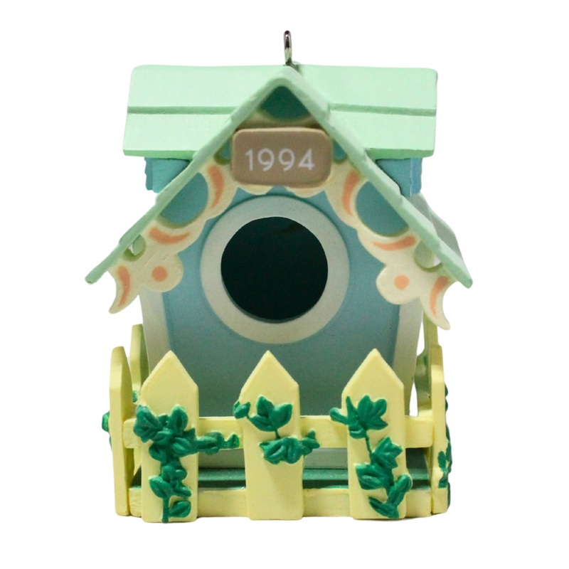 Hallmark Ornament: 1994 Treetop Cottage | QEO8186