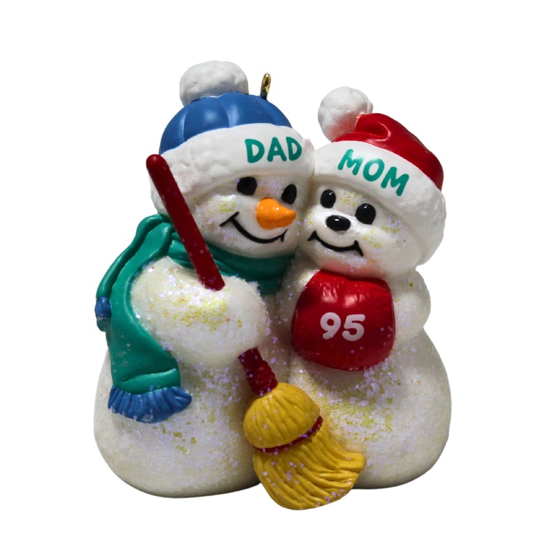 Hallmark Ornament: 1995 Mom and Dad | QX5657