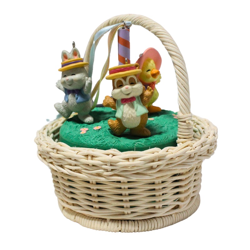 Hallmark Ornament: 1993 Maypole Stroll | QEO8395