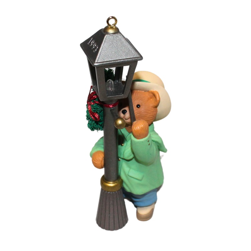 Hallmark Ornament: 1993 The Lamplighter | QLX7192