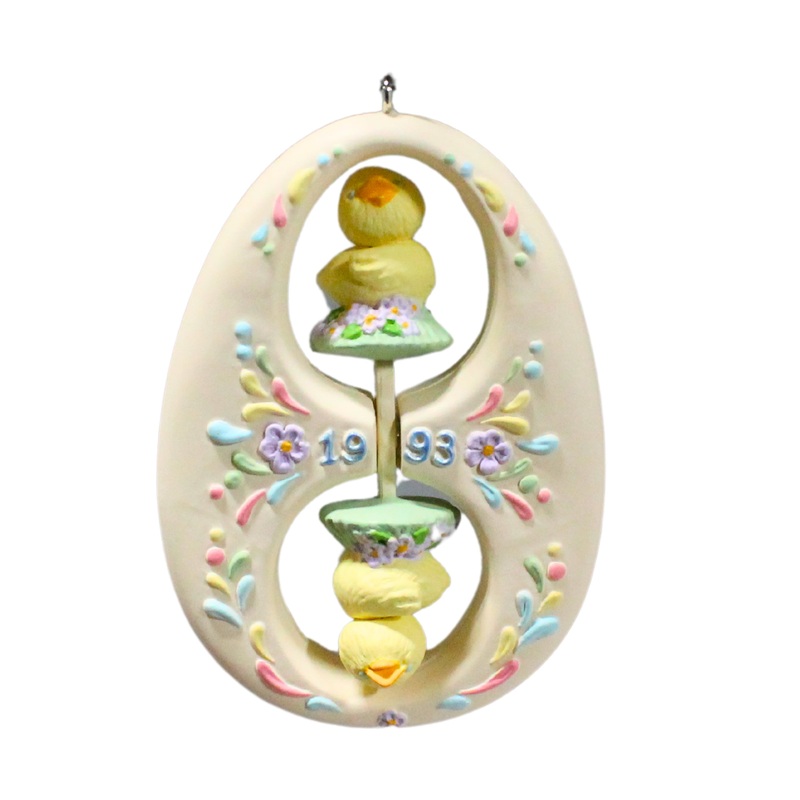 Hallmark Ornament: 1993 Chicks on a Twirl  | QEO8375
