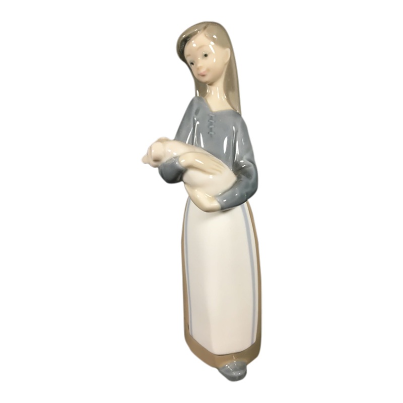 Lladr Figurine: 1011 Girl with Pig