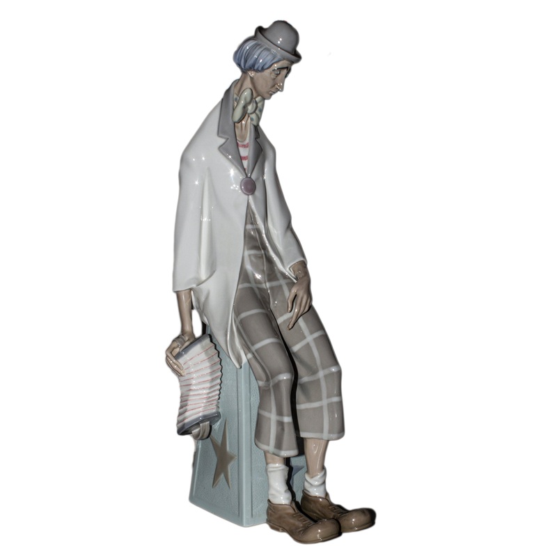 Lladr Figurine: 1027 Clown with Concertina