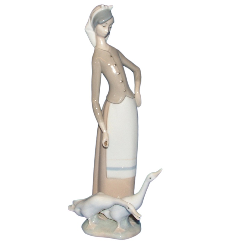 Lladr Figurine: 1035 Girl with Geese