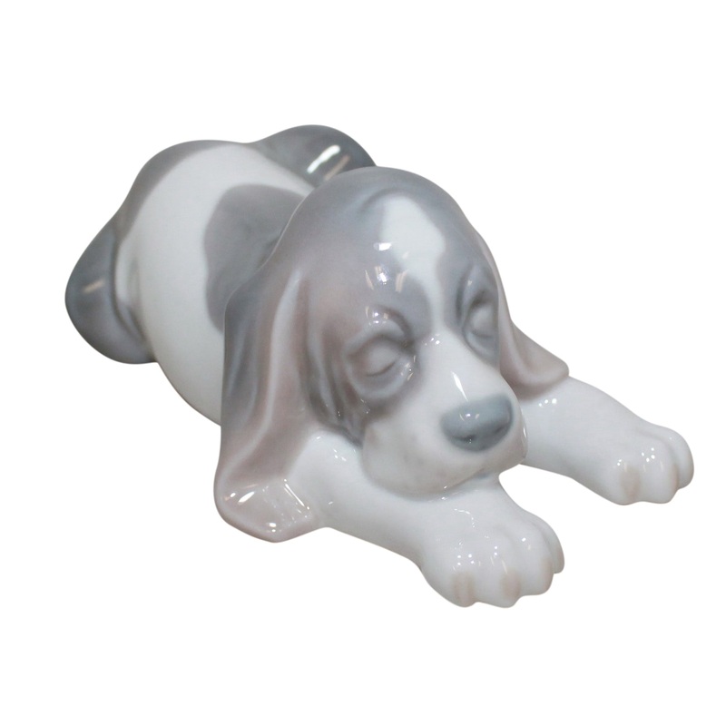 Lladr Figurine: 1072 Sleeping Beagle Puppy