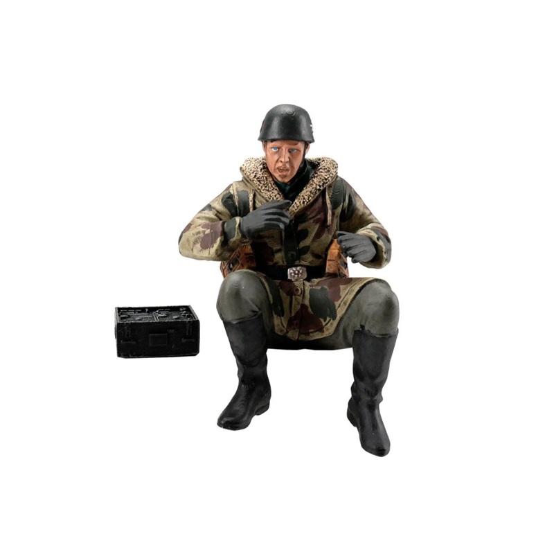 Torro 1/16 Scale Figure Schwimmwagen Radio Operator Paratrooper Winter