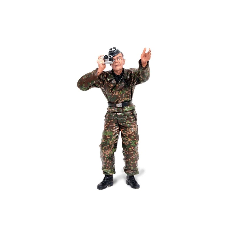 Torro 1/16 Scale Figure Tank Loader Standing