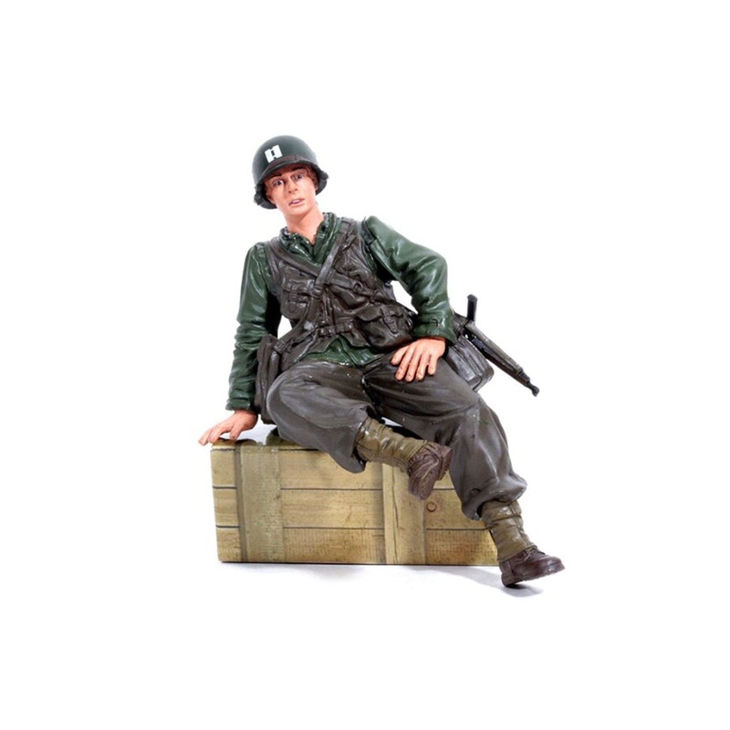 Torro 1/16 Scale Figure U.S. Captain Infantry Sitting